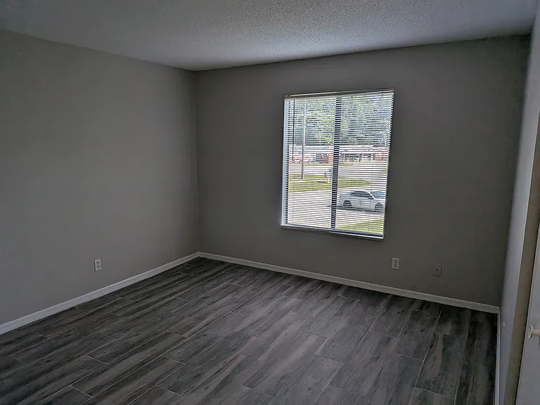 1020 Howell Ave — Photo 7