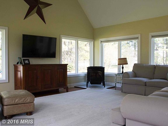 3rd image of 2403 Canterbury Dr