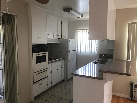 2nd image of 143 S St Andrews Pl APT 2