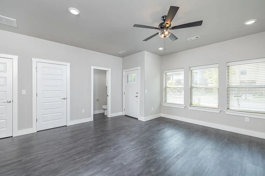 2 bed, 2.5 bath, 1571 sqft, $1,800 — Photo 3
