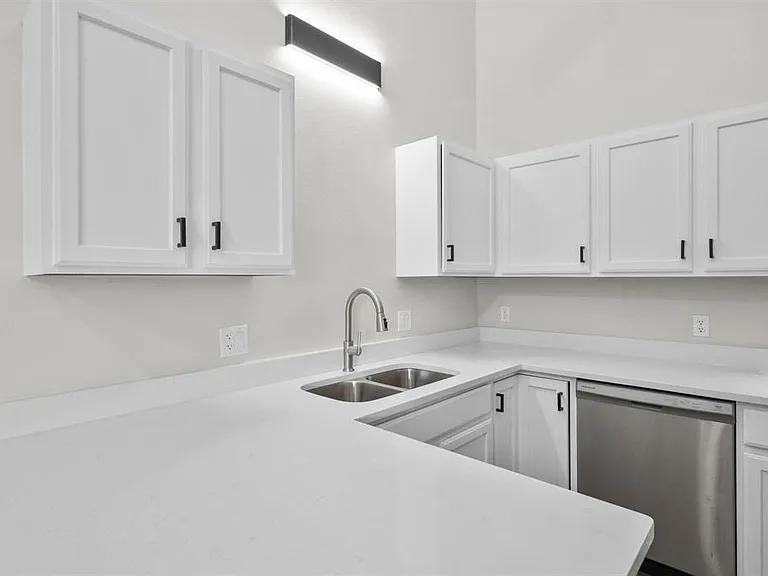 640 Tower Dr #1 — Photo 15