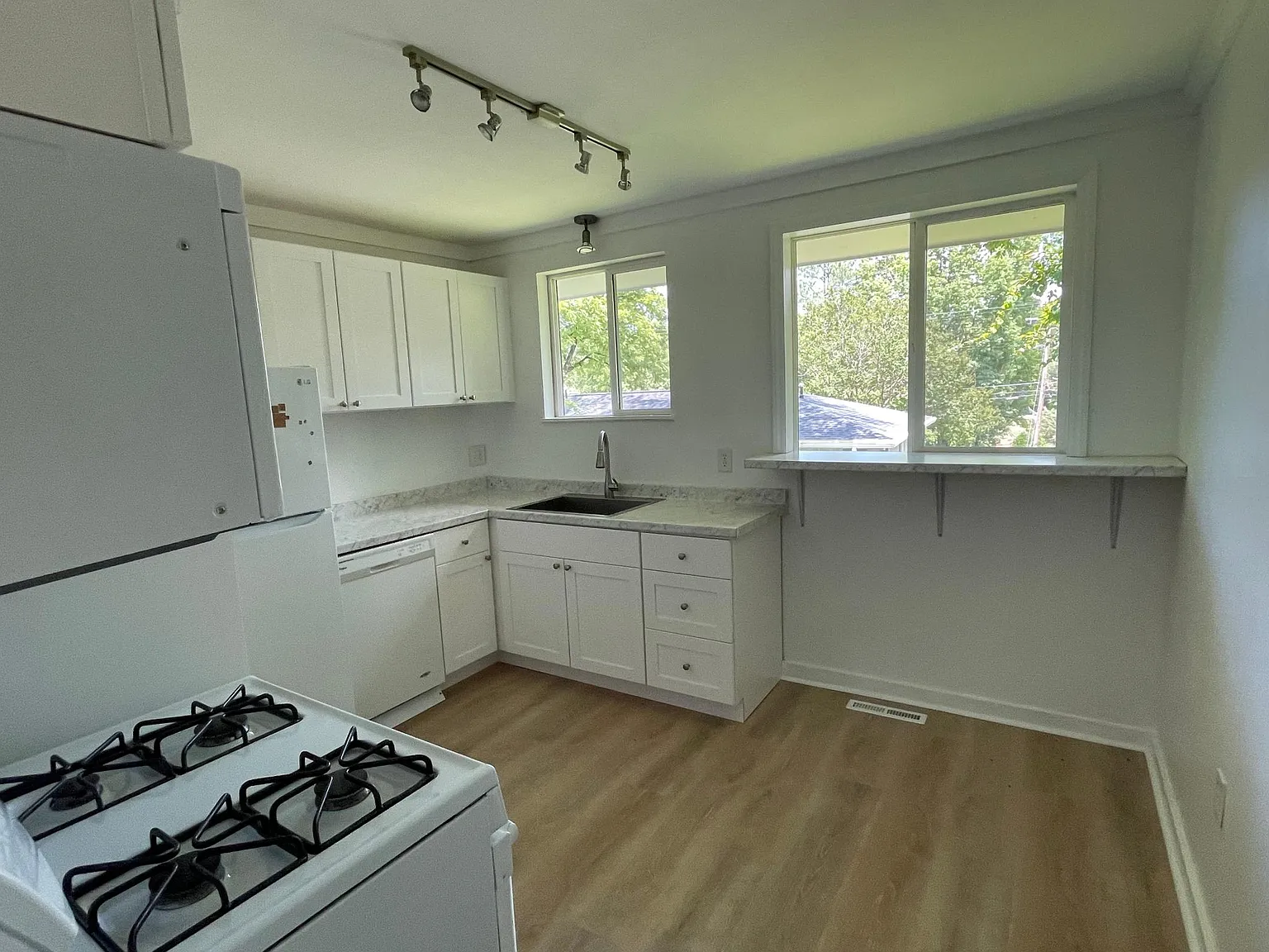 2 bed, 750 sqft, $1,500 — Photo 2
