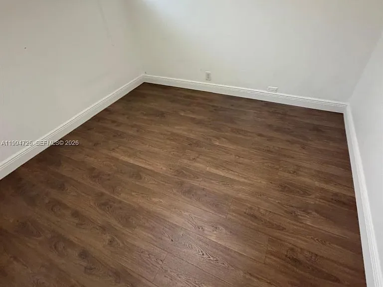 109 SW 1st Ave — Photo 23