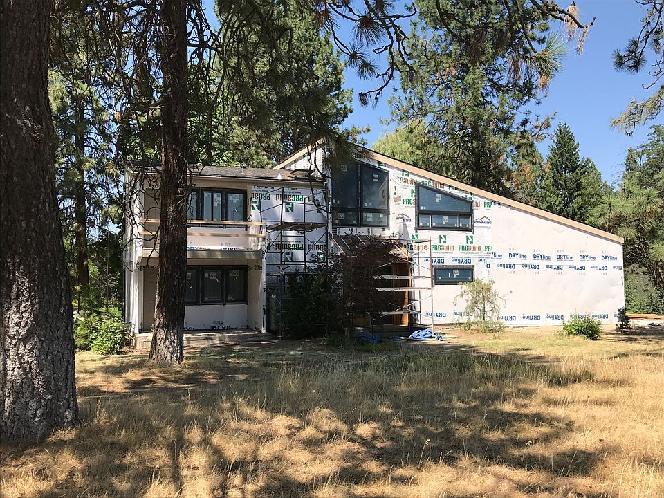 2nd image of 1015 S Pepper Tree Ln