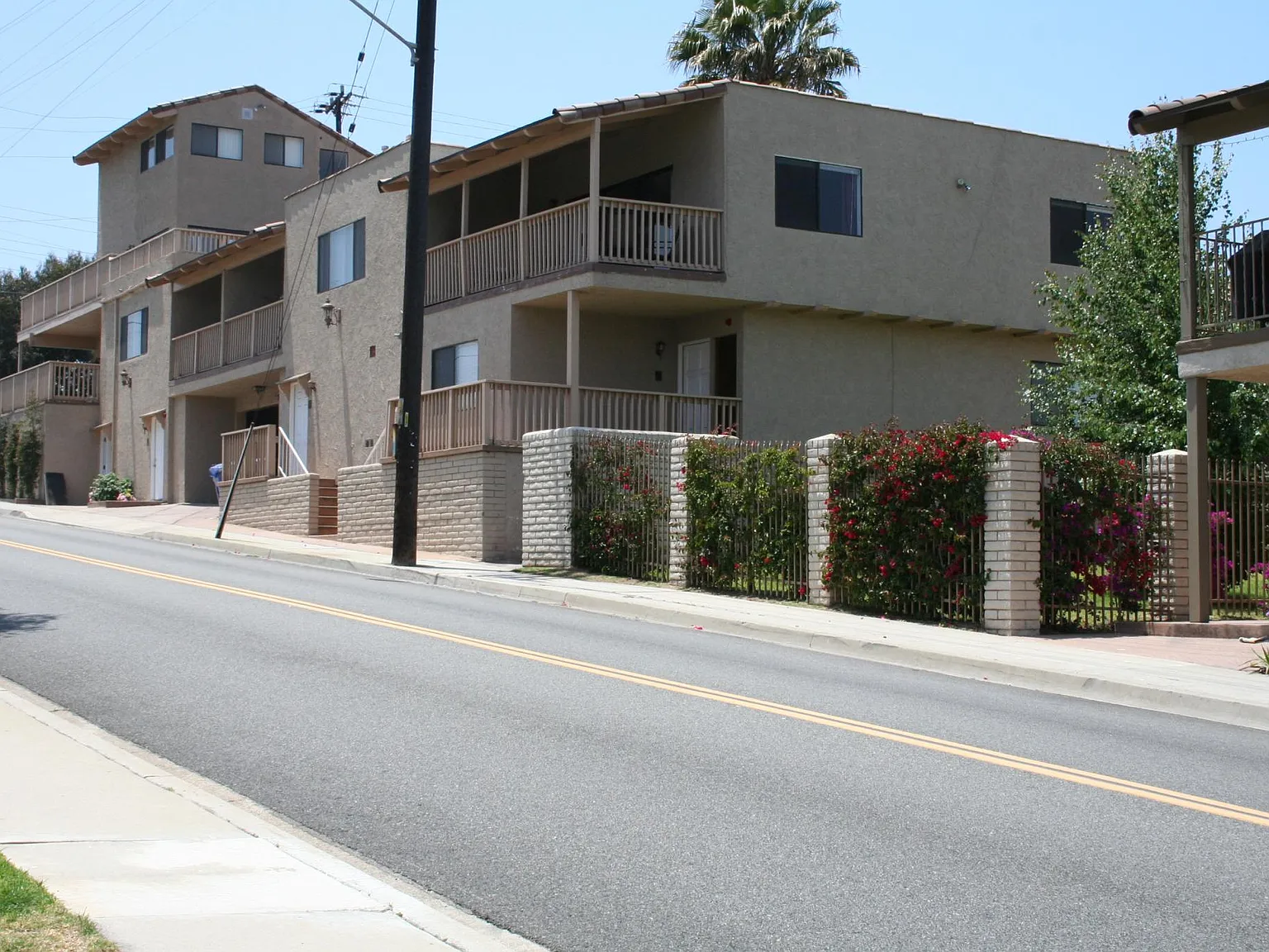 2 bed, 1.5 bath, 1200 sqft, $3,495 — Photo 2