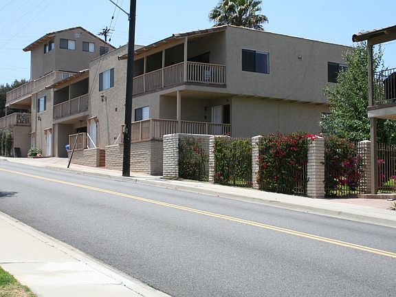 End unit - Great views overlooking LA North Shared fenced i