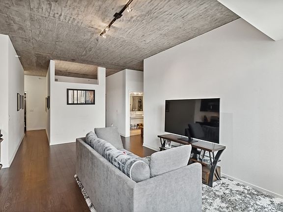 5th image of 1345 S Wabash Ave Unit 811