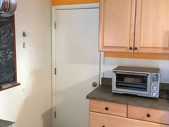 3rd image of 1532 W Oak Ave