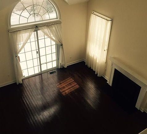 living room w gas fp