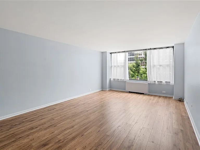 112 Washington Pl #4J — Photo 8