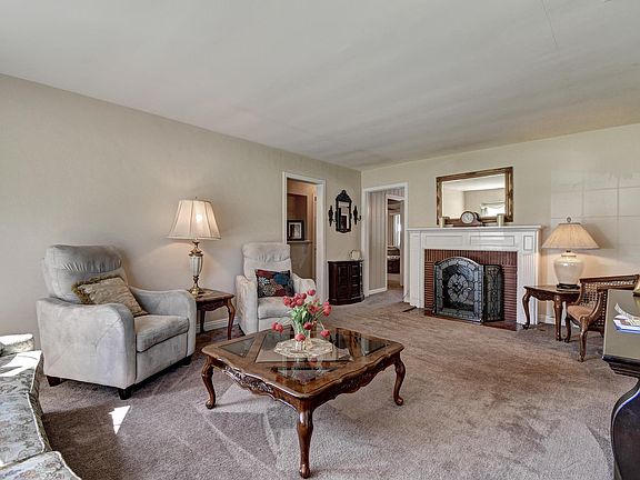 4th image of 2727 Mayflower Ave