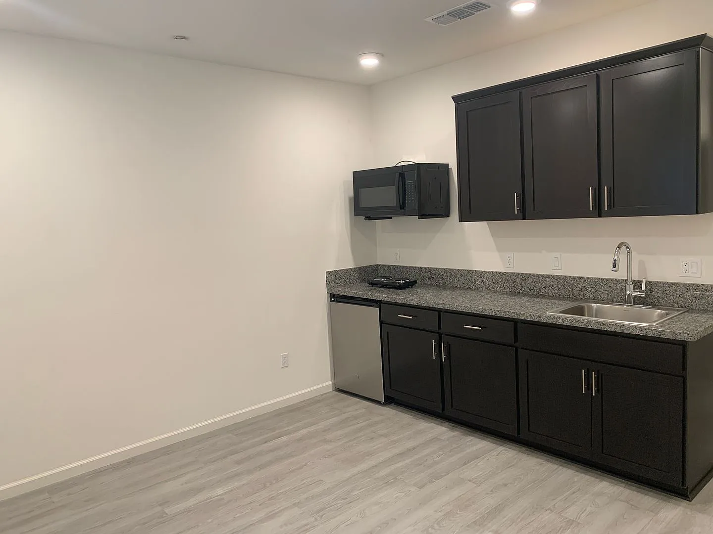Charming One Bedroom & Bath & Kitchen ADU Located In The Heart Of Patterson, Ca! — Photo 1