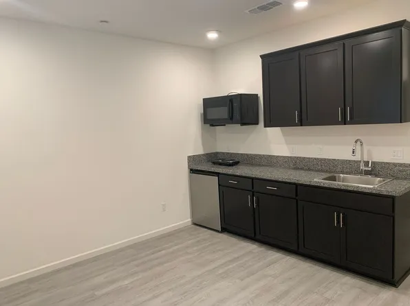 810 Holdenhurst Ln, Patterson, CA 95363