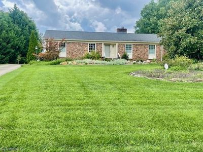 305 Grassy Meadow Ct, Greensboro, NC, 27410