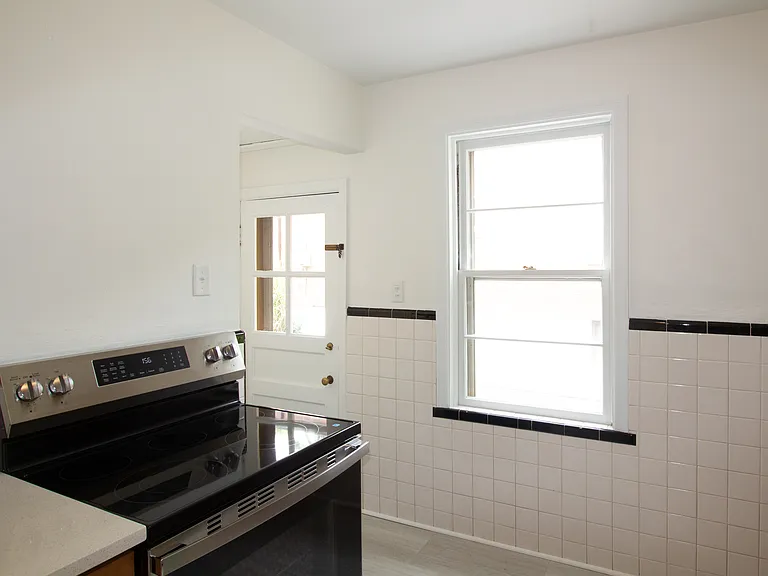 340 Calvert Ave — Photo 7