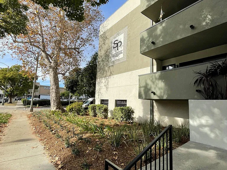 San Pasqual Apartments — Photo 25