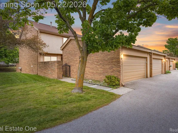 5345 Wright Way W, West Bloomfield, MI 48322