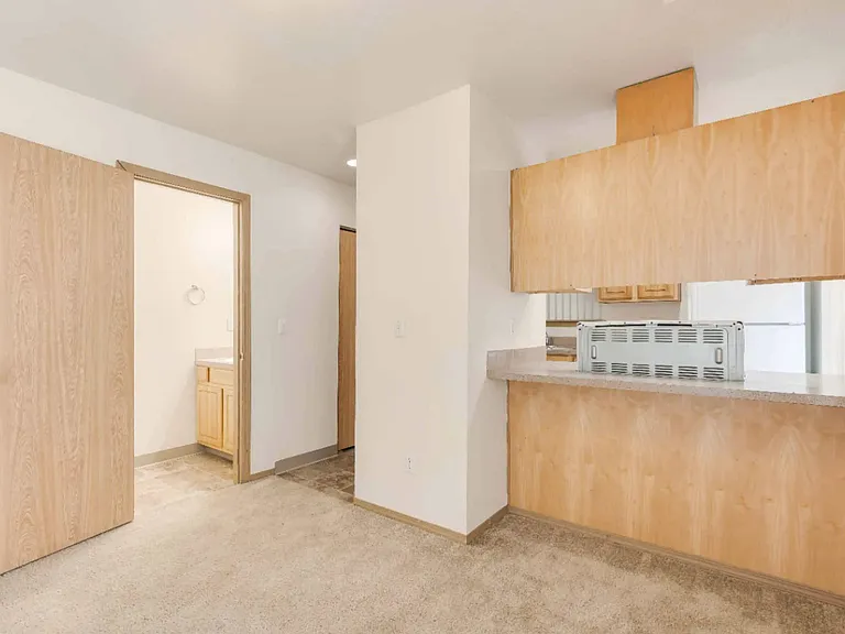Raven Apartments — Photo 7
