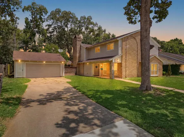 311 Shadow Creek Dr, Seabrook, TX 77586