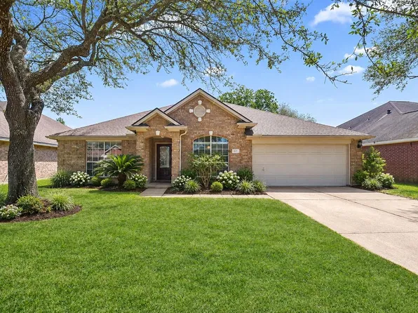 827 N Wellsford Dr, Pearland, TX 77584