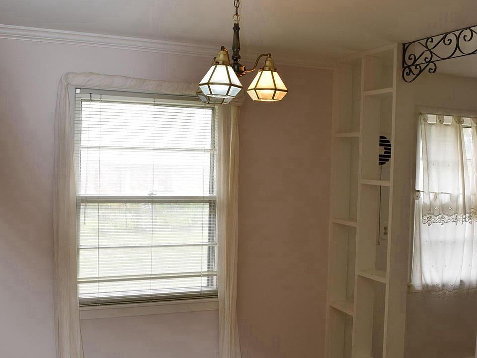 2nd image of 1024 Danita St