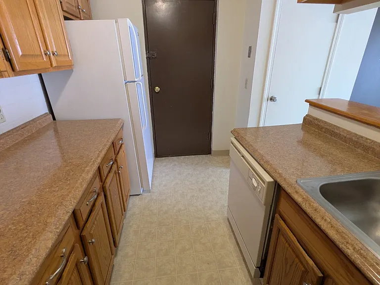 148 Sycamore St — Photo 5