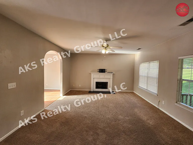 1108 Colony Trl — Photo 2