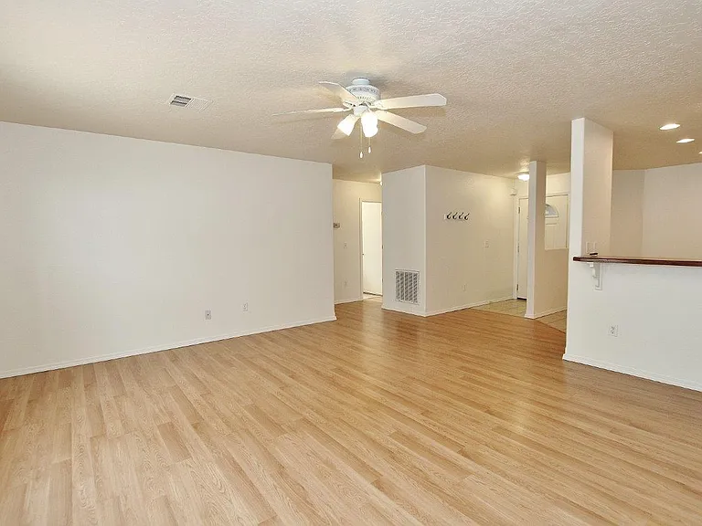 1208 N Cheshire Dr — Photo 5