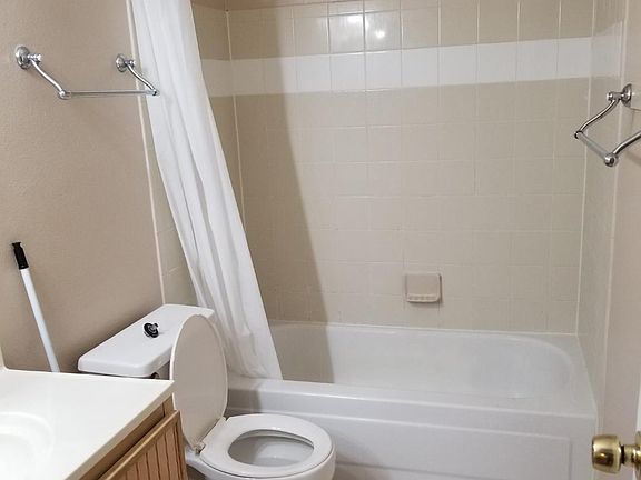 4th image of 3024 Parkway Blvd APT 201