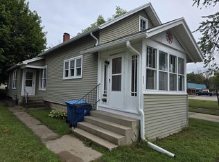 332 3rd St, Manistee, MI 49660