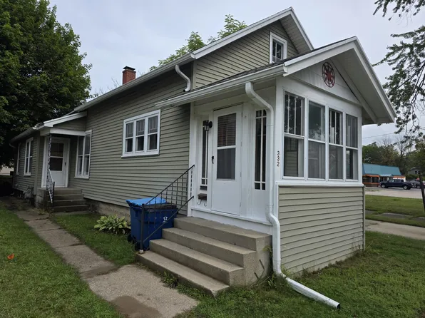 332 3rd St, Manistee, MI 49660