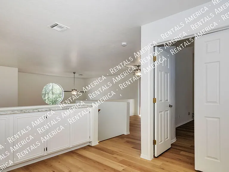 1150 W Masters Cir — Photo 32