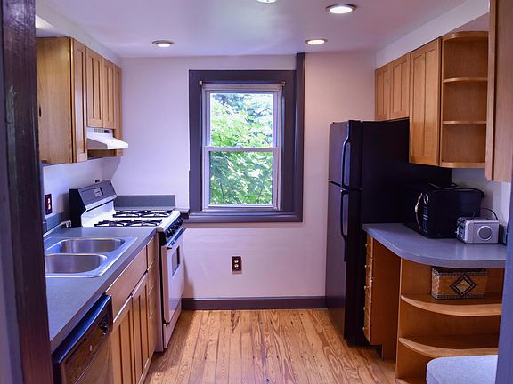 Plenty of storage for your food and appliances.