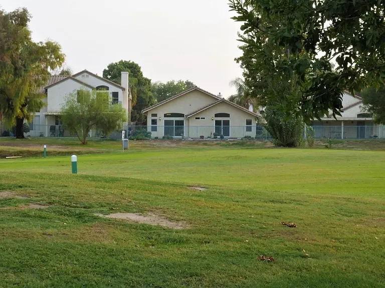 160 Lake Dr — Photo 32