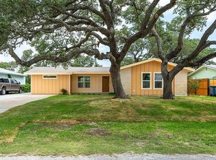 1906 Cochran Ln, Rockport, TX 78382