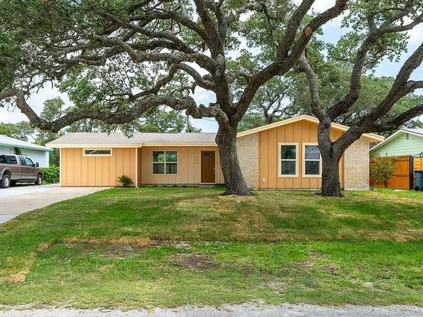 1906 Cochran Ln, Rockport, TX 78382