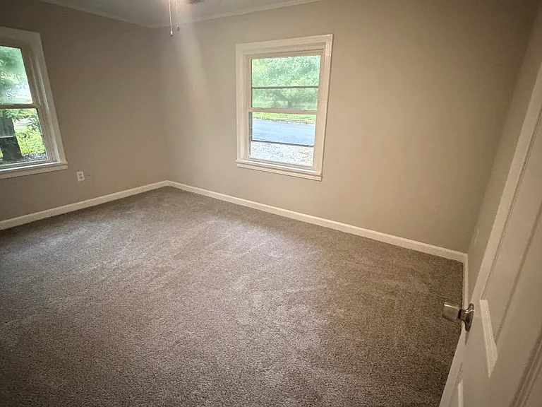 818 Couch — Photo 7