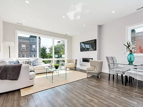2nd image of 2858 W Belmont Ave #2E