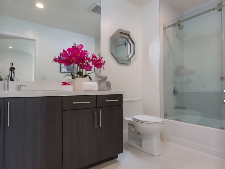 1046 S Serrano Ave #301 — Photo 10