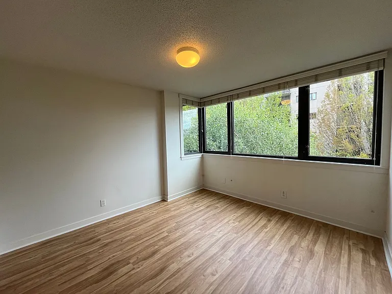 2020 SW Main St #602 — Photo 10