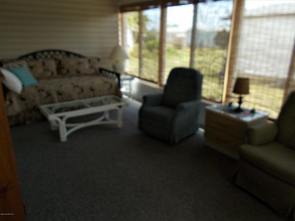 4th image of 921 Oleander Cir