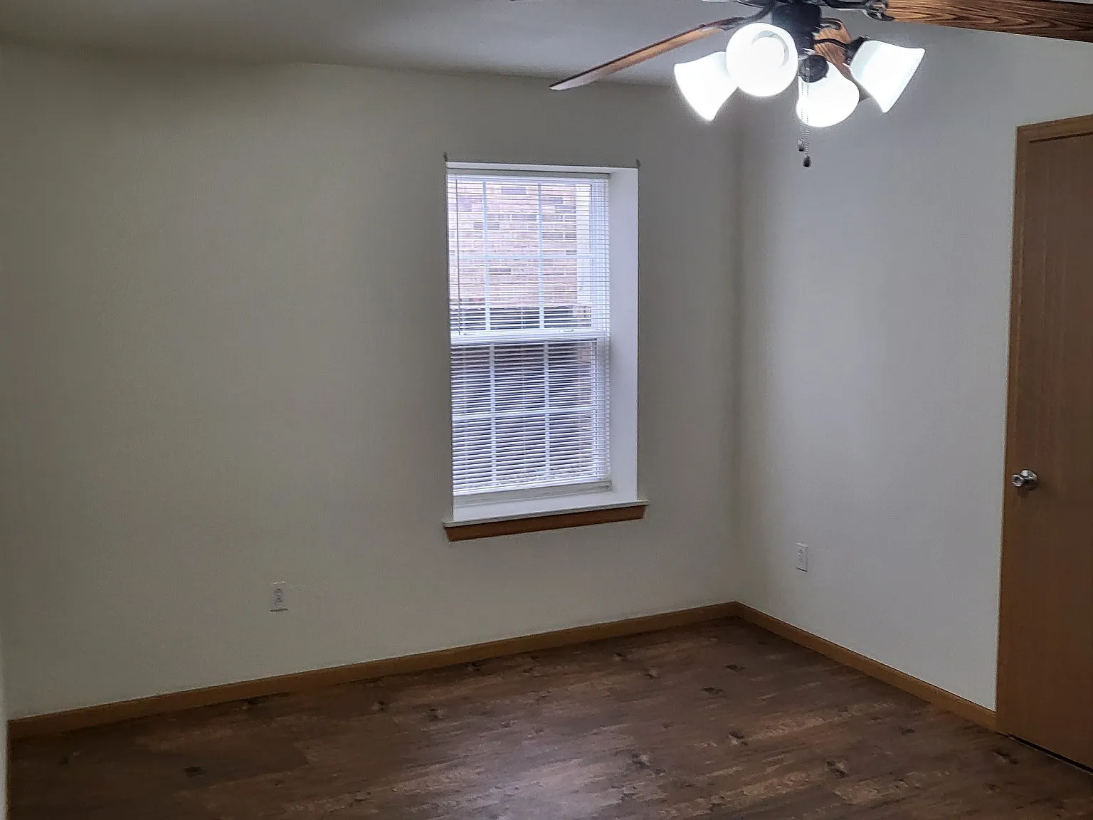 1411 Glen St — Photo 4
