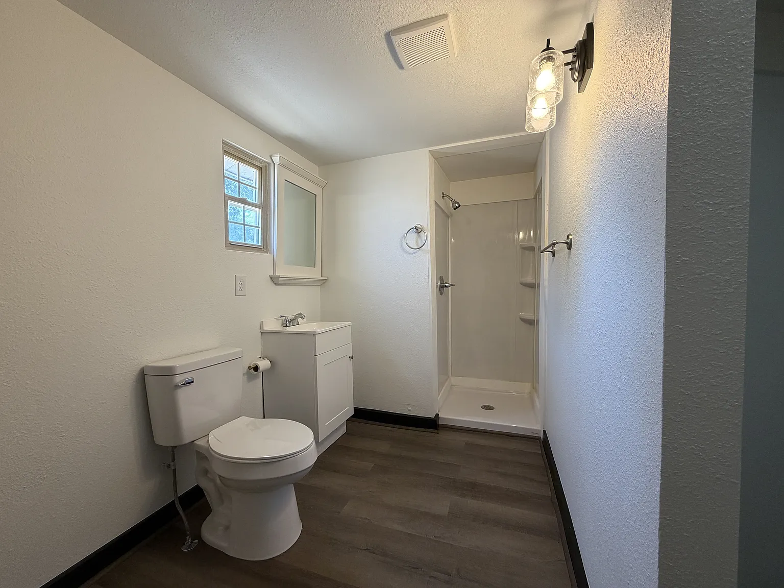 401 East Twin Springs Street - 3 — Photo 3