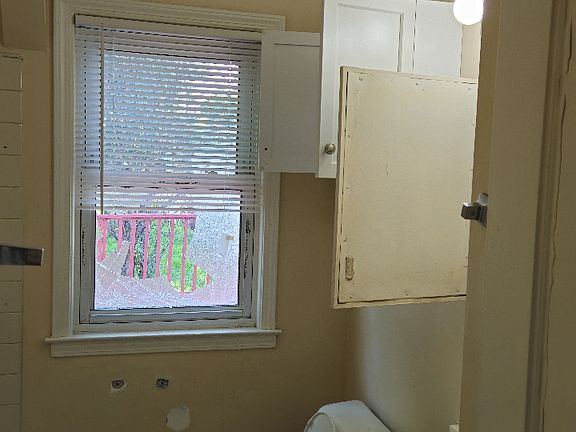 3rd image of 17750 Lincoln Ave