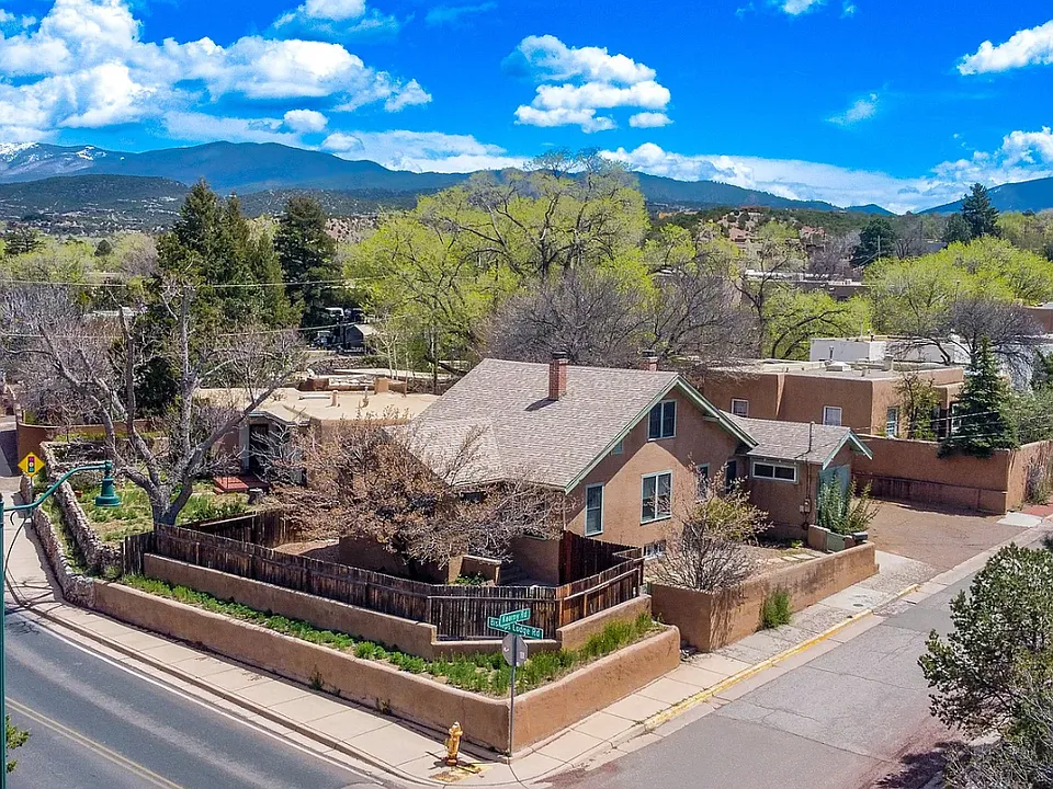403 Bishops Lodge Rd
