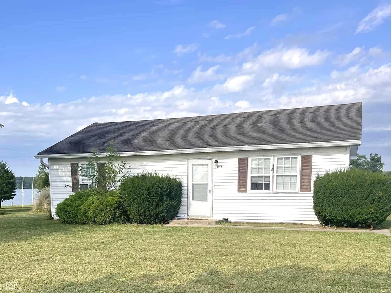 2 bed, 1.0 bath, 1040 sqft, $1,400 — Photo 1
