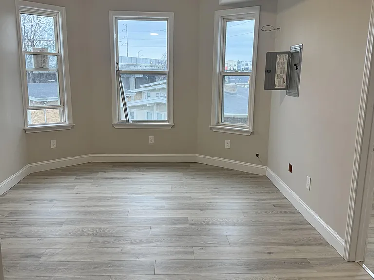 241 Walnut St #3 — Photo 2