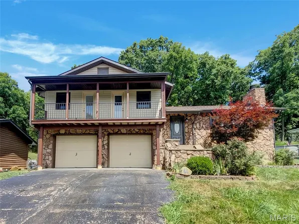 68 W Lakewood Dr, Fenton, MO 63026