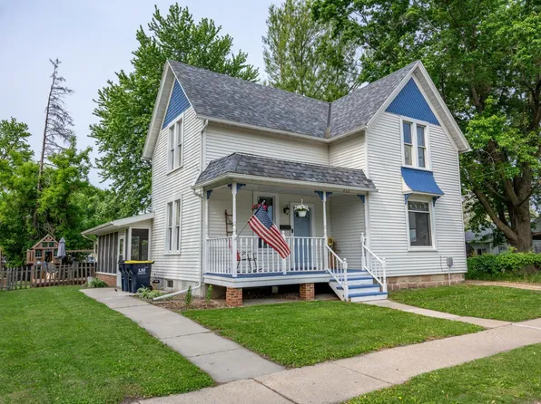 808 E State St, Mauston, WI 53948