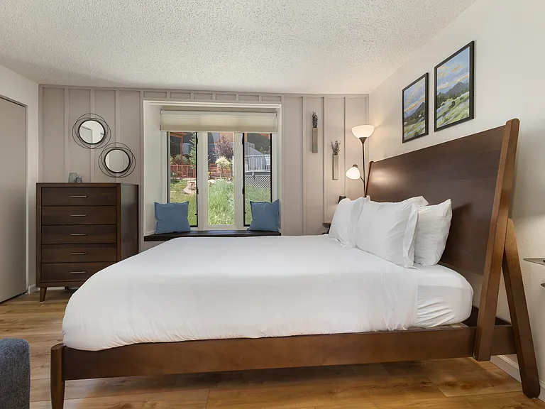 Upper Level Ensuite Bedroom 1 | Queensize Bed | Sleeper Sofa